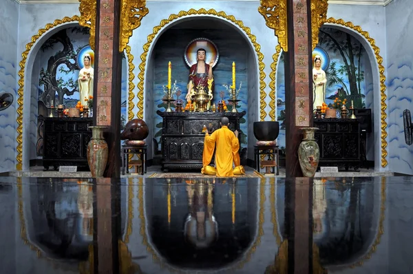 Monje budista meditando — Foto de Stock