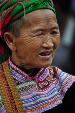 siyah h'mong azınlık kadında bac ha pazarı, vietnam