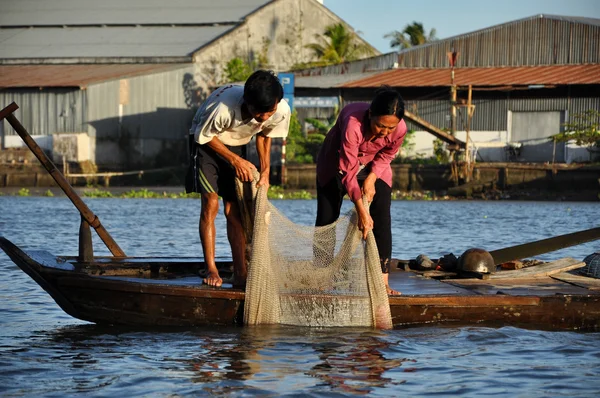 Vietnamese fisherman in the Mekong delta, Vietnam — Stock Photo, Image
