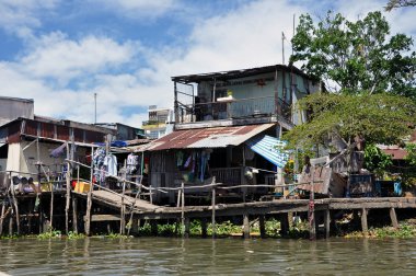 kulübe ev gecekondu bölgesinde mekong delta, vietnam