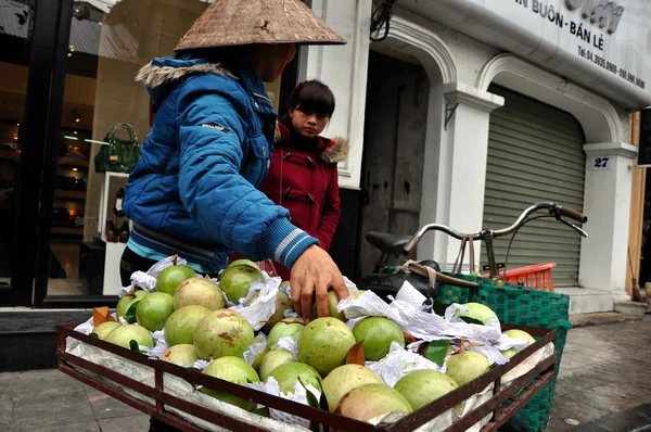 onların mal satan sokak satıcıları Hanoi. Hanoi, vietnam