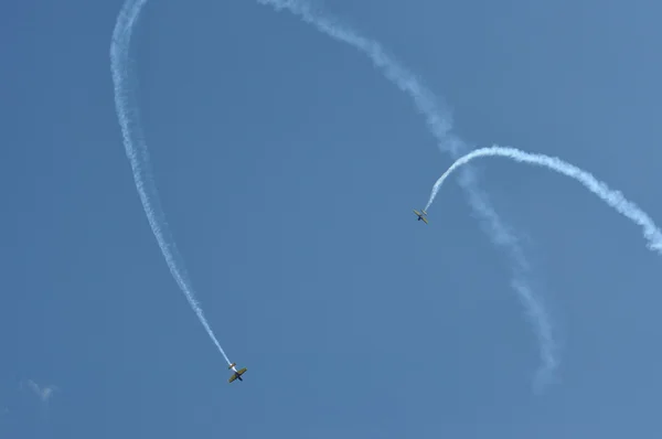 Samoloty lecące podczas air show w Cluj-Napoca, Rumunia — Zdjęcie stockowe