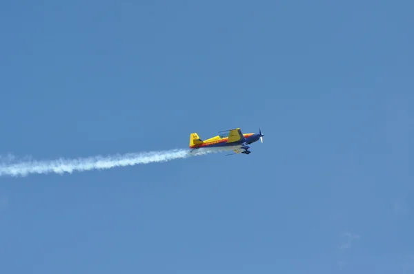 Samoloty lecące podczas air show w Cluj-Napoca, Rumunia — Zdjęcie stockowe
