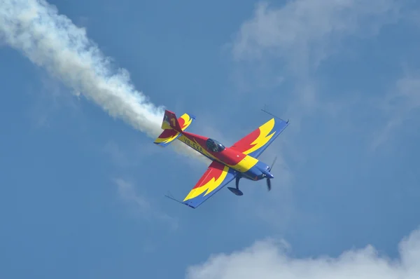 Samoloty lecące podczas air show w Cluj-Napoca, Rumunia — Zdjęcie stockowe