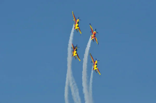 Samoloty lecące podczas air show — Zdjęcie stockowe