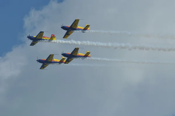 Aviones volando durante un espectáculo aéreo —  Fotos de Stock