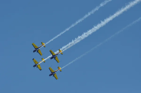 Synchronflug mit dem Flugzeug — Stockfoto