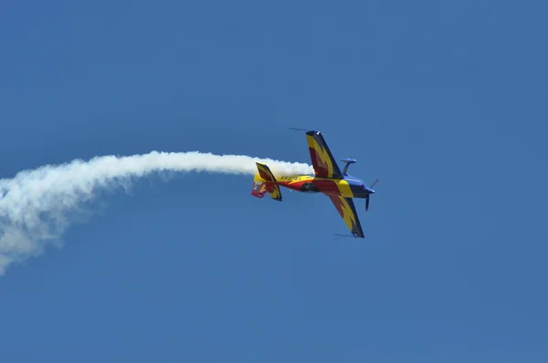 Flugzeuge Skywriting auf einer Luftfahrtschau — Stockfoto