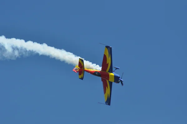 L'équipe de voltige roumaine effectue un vol — Photo