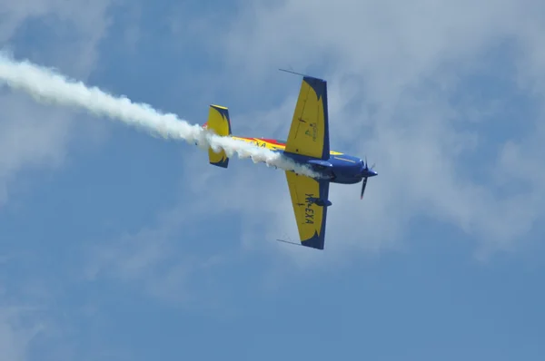 L'équipe de voltige roumaine effectue un vol — Photo