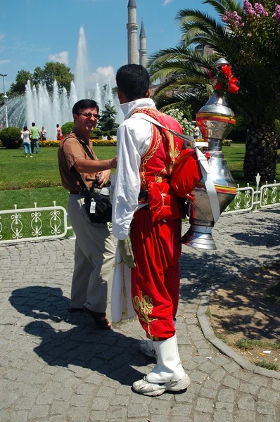 Thee verkoper in Istanboel, Turkije — Stockfoto