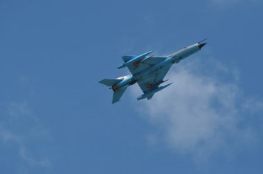 MiG 21 lancer avcı uçağı bir gösteri uçuş Romanya Hava fest üzerinde gerçekleştirir.