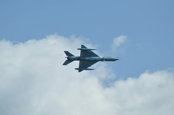 MiG 21 lancer gevechtsvliegtuig voert een demonstratie vlucht op de Roemeense lucht fest — Stockfoto