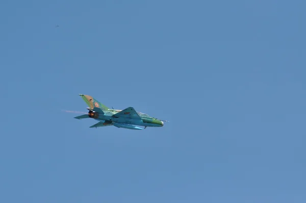 MIG 21 LANCER fighter plane performs a demonstration flight on the Romanian Air Fest — Stock Photo, Image