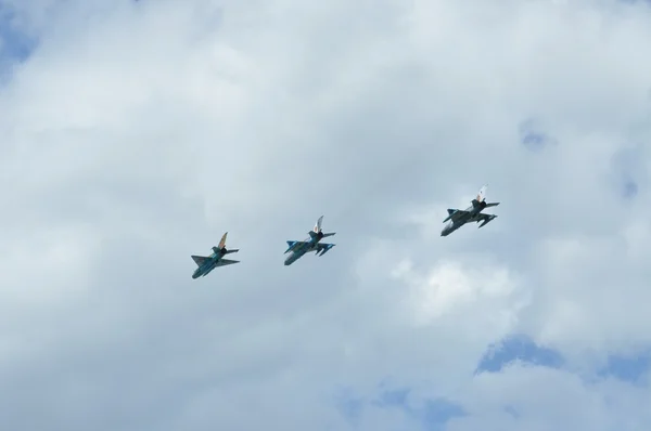MiG 21 lancer avcı uçağı bir gösteri uçuş Romanya Hava fest üzerinde gerçekleştirir. — Stok fotoğraf