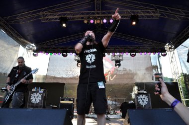 sunak kaya, heavy metal grubu canlı Sahne Alanı'nda bir konser gerçekleştirir