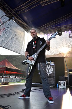 sunak kaya, heavy metal grubu canlı Sahne Alanı'nda bir konser gerçekleştirir