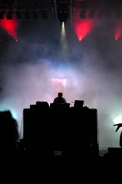 DJ Paul Kalkbrenner de Berlín, Alemania mezclando en directo en el escenario de la Península, Felsziget Music Festival —  Fotos de Stock