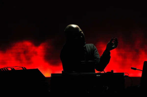 DJ Paul Kalkbrenner de Berlim, Alemanha misturando ao vivo no palco da Península, Festival de Música Felsziget — Fotografia de Stock