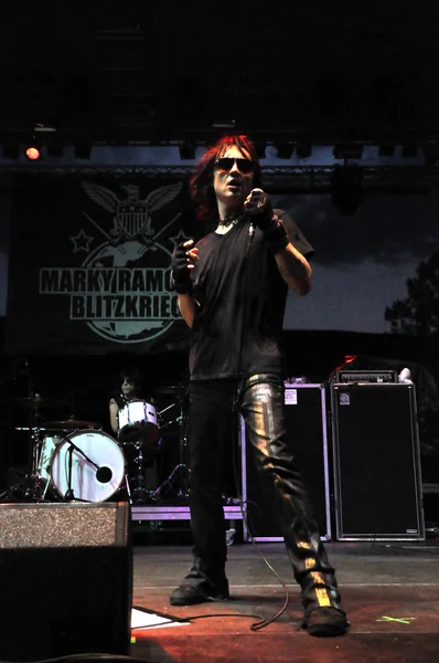 Marky Ramone punk drummer and his band performs ive on the stage during a rock concert — Stock Photo, Image