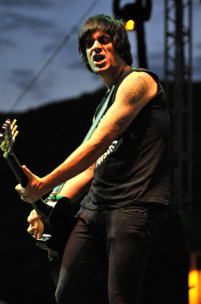 Marky Ramone punk drummer and his band performs ive on the stage during a rock concert — Stock Photo, Image