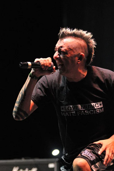 Ska P ska punk rock band dalla Spagna si esibisce dal vivo sul palco — Foto Stock