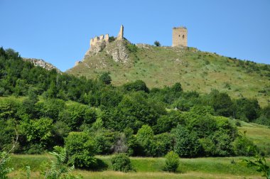 Ortaçağ Kalesi üzerinde kayalık bir yükseklik Transylvania'da, Romanya