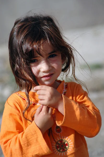 Курдские дети играют в деревне — стоковое фото