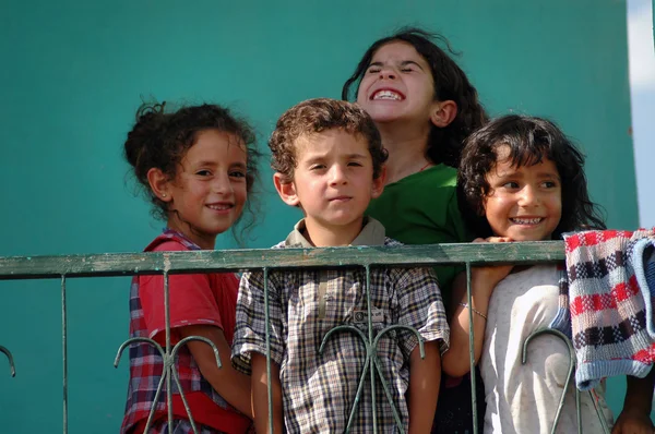 Κουρδικό παιδιά που παίζουν στο χωριό — Φωτογραφία Αρχείου