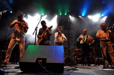 csik bant ile onlar misafirler, berduş ve lovasi andras cluj ana Meydanı bir canlı konser kentin gün Macar gerçekleştirir.