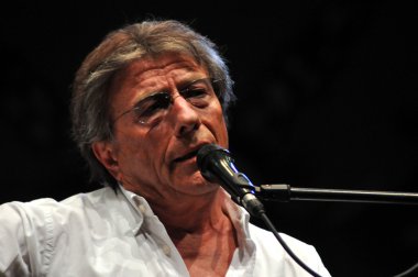 Sanatçı zoran ve Macaristan'dan grubu kentin gün Macar cluj ana meydanında gerçekleştirir