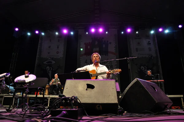 Artist Zoran and his band from Hungary performs at the Main Square of Cluj at the Hungarian Days of the city — Stock Photo, Image