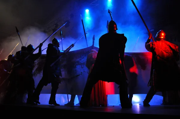 Húngaro rock opera, traje jogar Stephen o rei ao vivo no palco — Fotografia de Stock