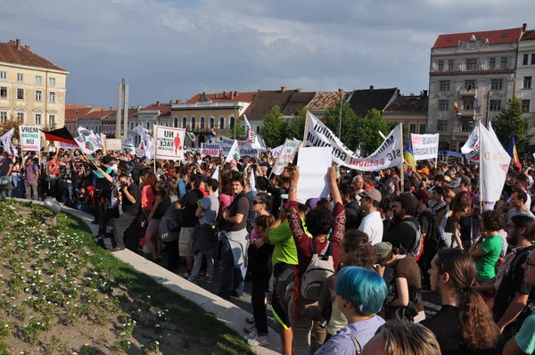 Stovky Rumuni protestovali proti vládní nový zákon — Stock fotografie