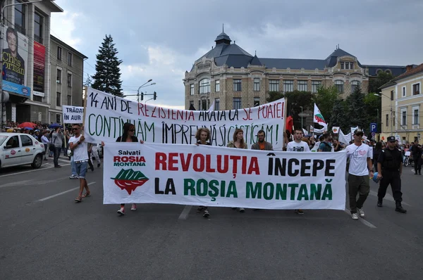 Сотні румуни протесту проти уряду нового закону — стокове фото