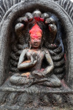 Buda swayambhunath içinde oturan eski bas Rölyef heykelciği. Katmandu, nepal