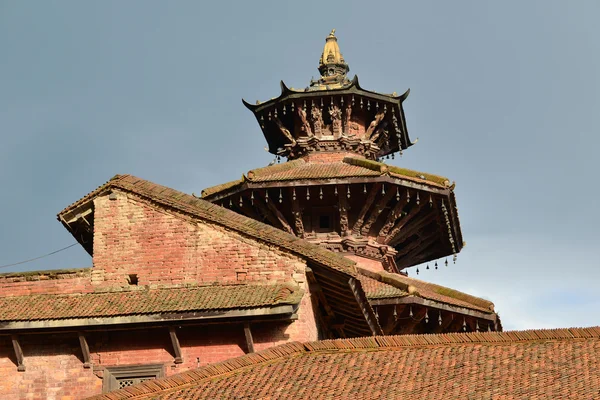 Pagoda Typ dachu, klasztor Buddyjski architektura w placu durbar. Patan, kathmandu, nepal — Zdjęcie stockowe