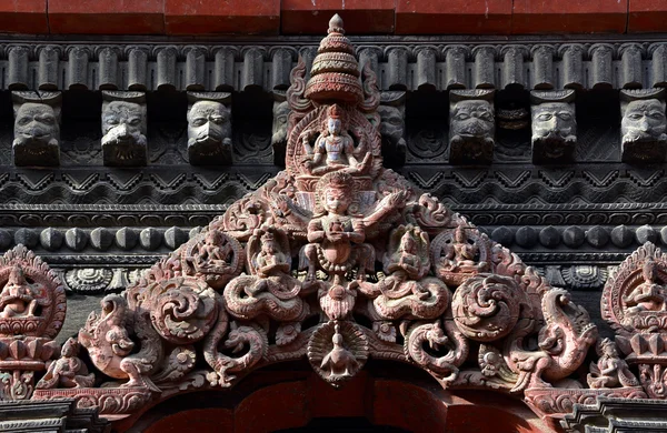 Carved wooden details on a Nepalese temple door — Stock Photo, Image