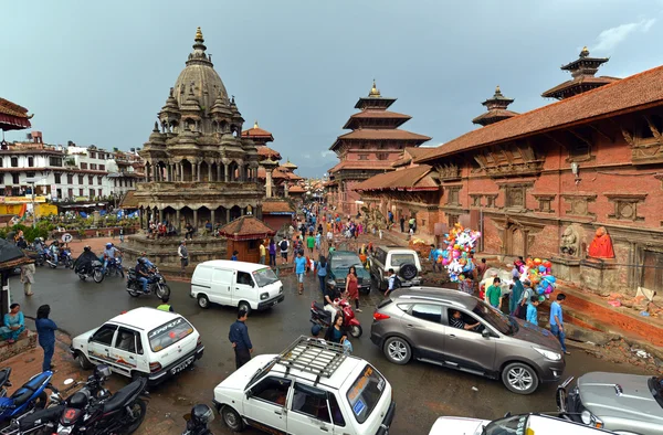 Turistas que visitam a Praça Durbar. Patan, Kathmandu, Nepal — Fotografia de Stock