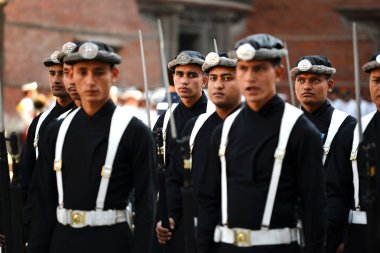 kraliyet sarayında bir şenlik sırasında Nepal kraliyet muhafız ordusu. Katmandu, nepal