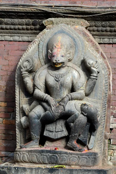 Relief en pierre, sculpture de Shiva le destructeur à Patan, Népal — Photo