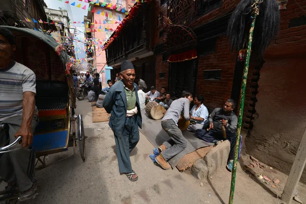 Folle di nepalesi per le strade di Kathmandu, Nepal — Foto Stock