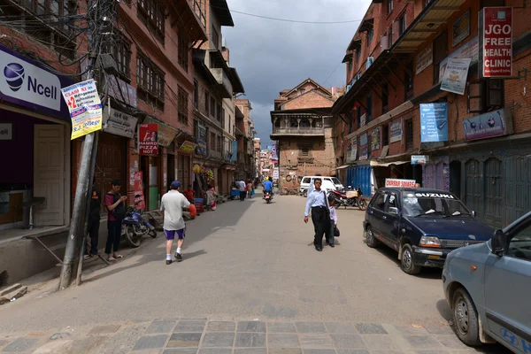 Folle di nepalesi per le strade di Kathmandu, Nepal — Foto Stock