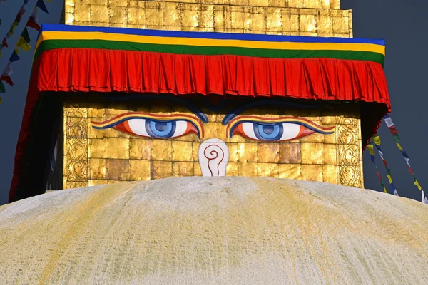 Boudhanath Buddhist stupa in late afternoon lights. Kathmandu, Nepal — Stock Photo, Image