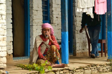 Himalayalar gurung etnik kadın