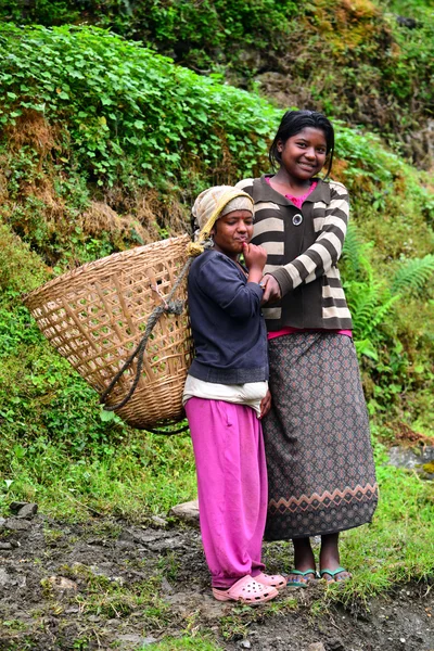 Gurung etniczne kobiet w Himalajach — Zdjęcie stockowe