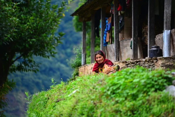 Gurung ethnic woman in the Himalayas — Stock Photo, Image