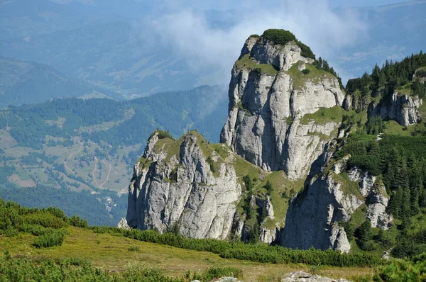 Massif de Ceahlau, Carpates orientales, Moldavie, Roumanie — Photo