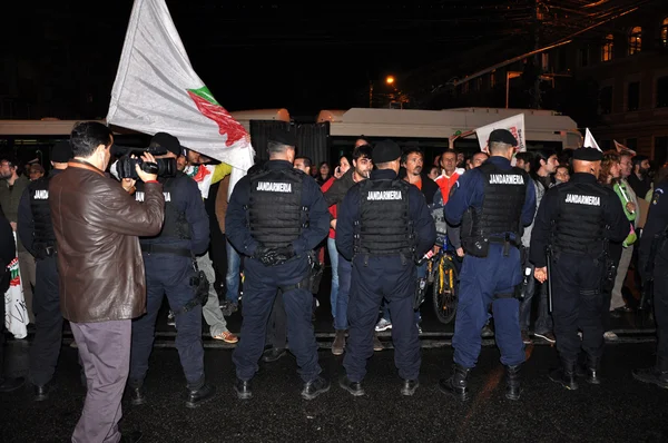 Romanian Gendarmerie and Police abusive violence against peaceful protesters — Stock Photo, Image