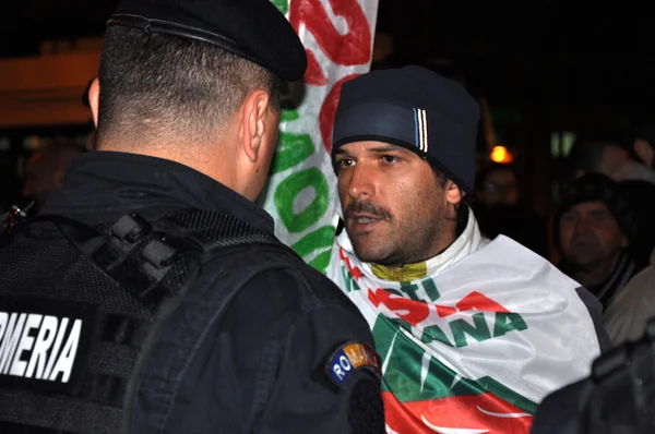 Romanian Gendarmerie and Police abusive violence against peaceful protesters — Stock Photo, Image